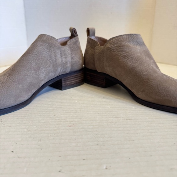 Lucky Brand Booties Size 9.5 Brown Taupe Suede Elastic Ankle Boot - Picture 9 of 15